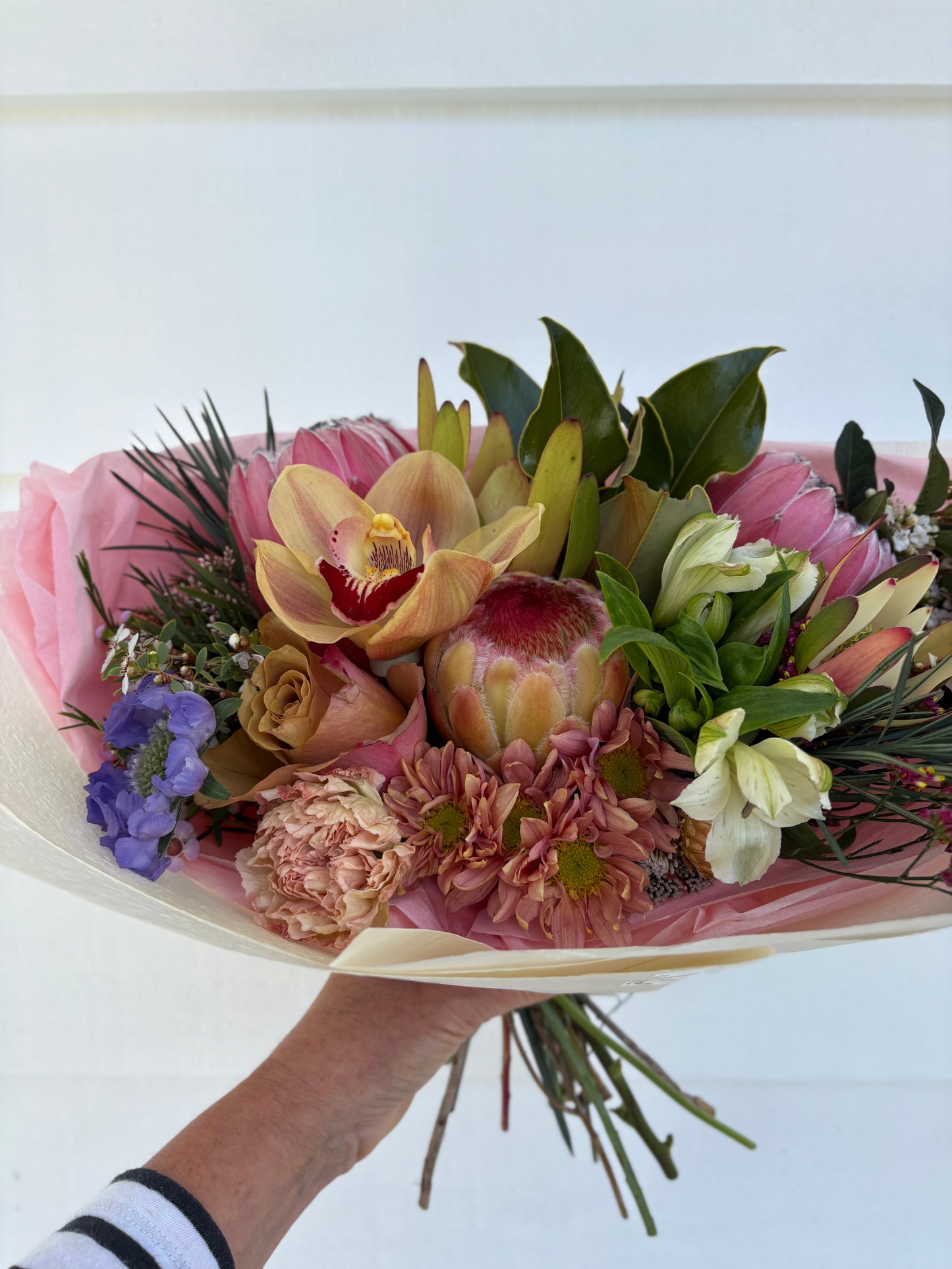 Mixed posy ; A mixed bouquet of locally grown flowers and foliage