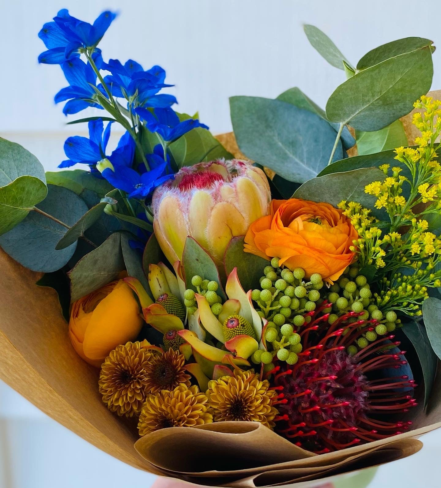 Mixed posy ; A mixed bouquet of locally grown flowers and foliage